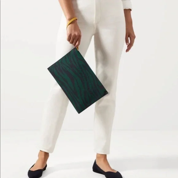 {ROTHY’S} Green Zebra essential pouch NWT *magnets* - Picture 4 of 6